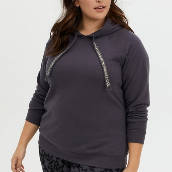 🎉HOSTS PICK🎉🆕️NWT Torrid Bedazzled Hoodie Size 2X - Picture 2 of 6